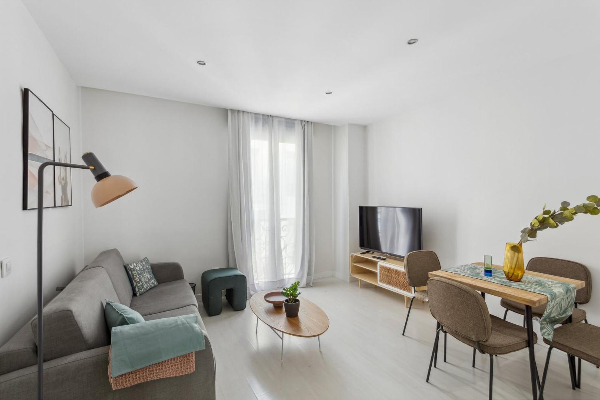 Limehome Madrid Calle De La Paloma Exterior photo