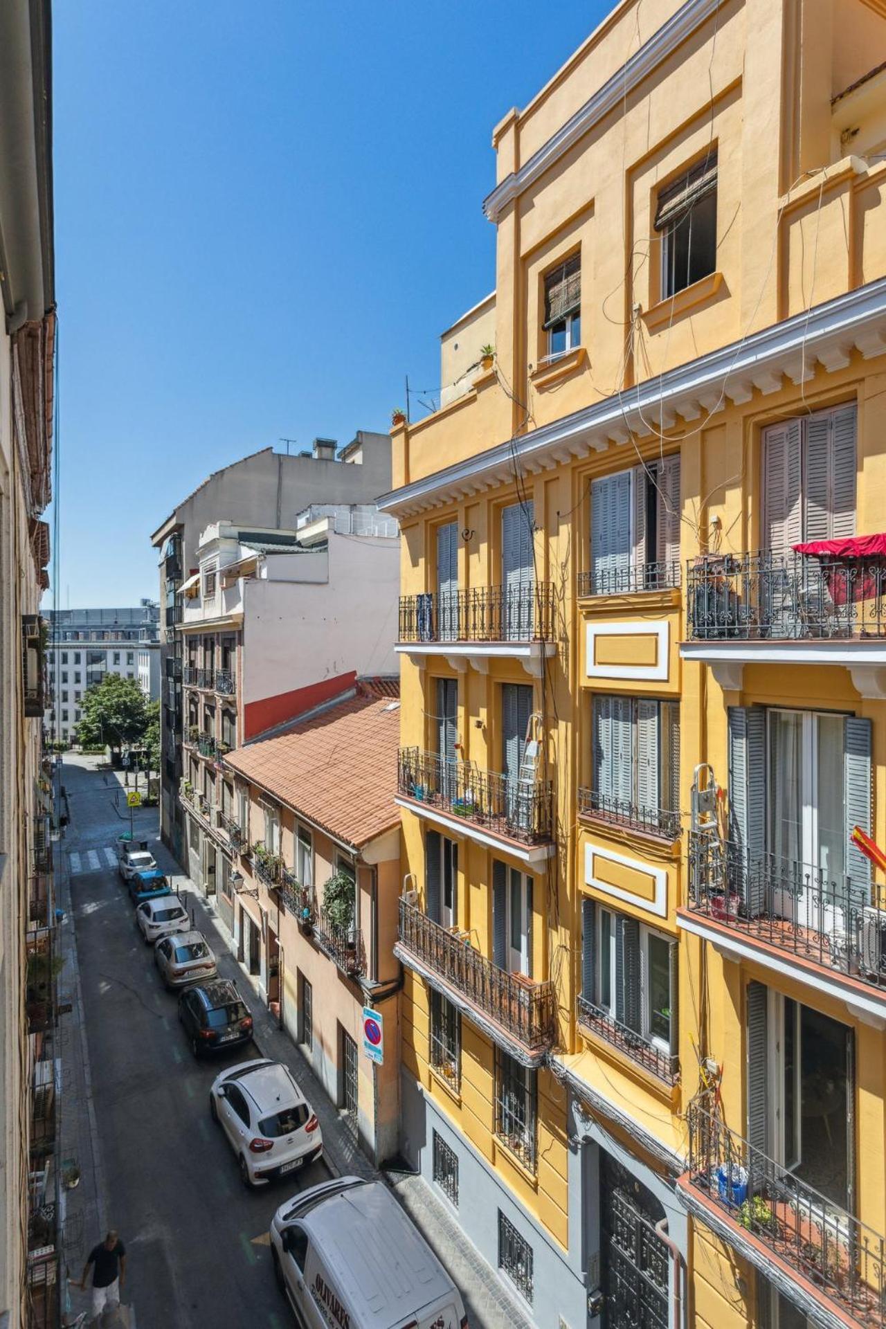 Limehome Madrid Calle De La Paloma Exterior photo