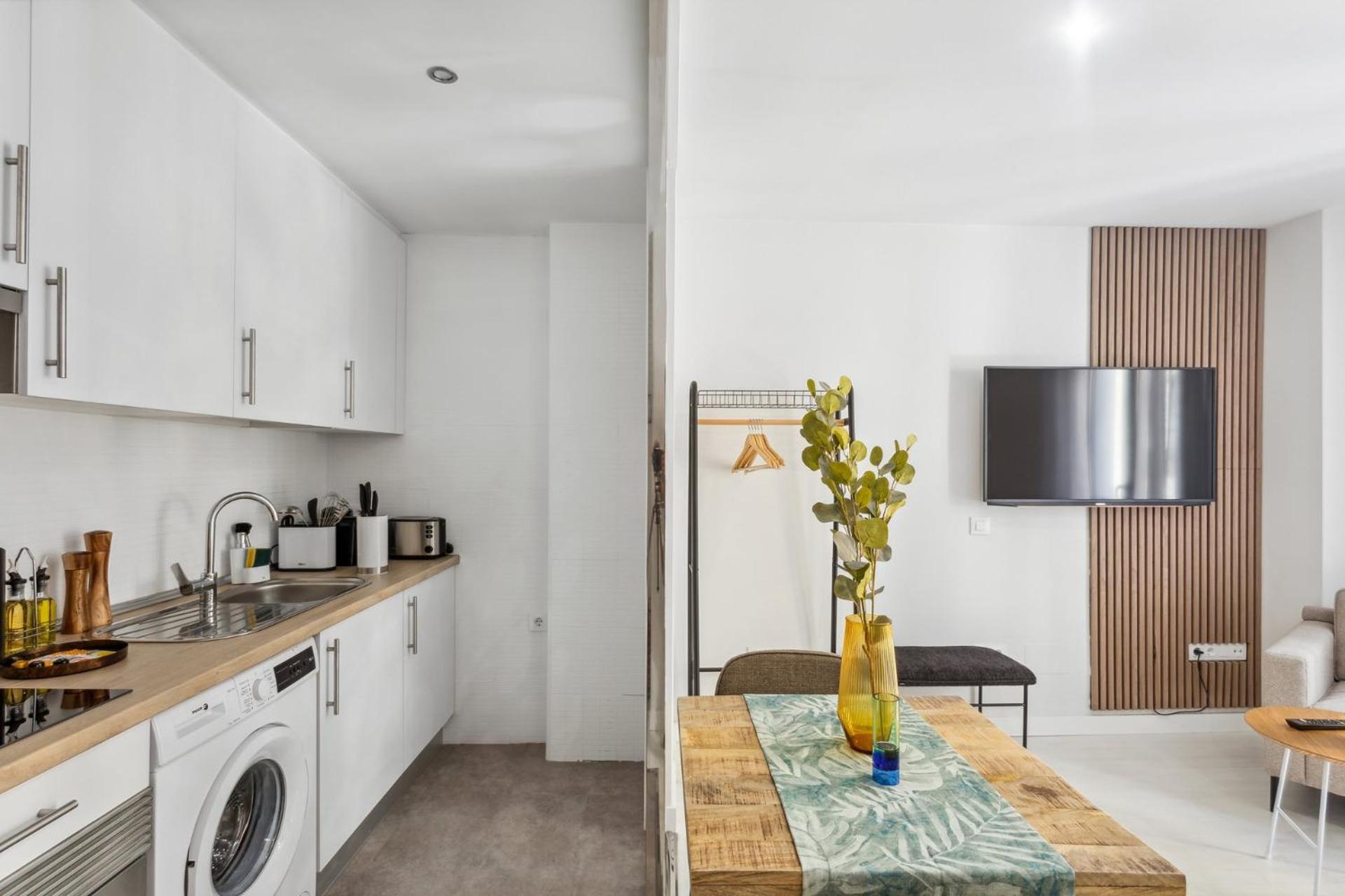 Limehome Madrid Calle De La Paloma Exterior photo