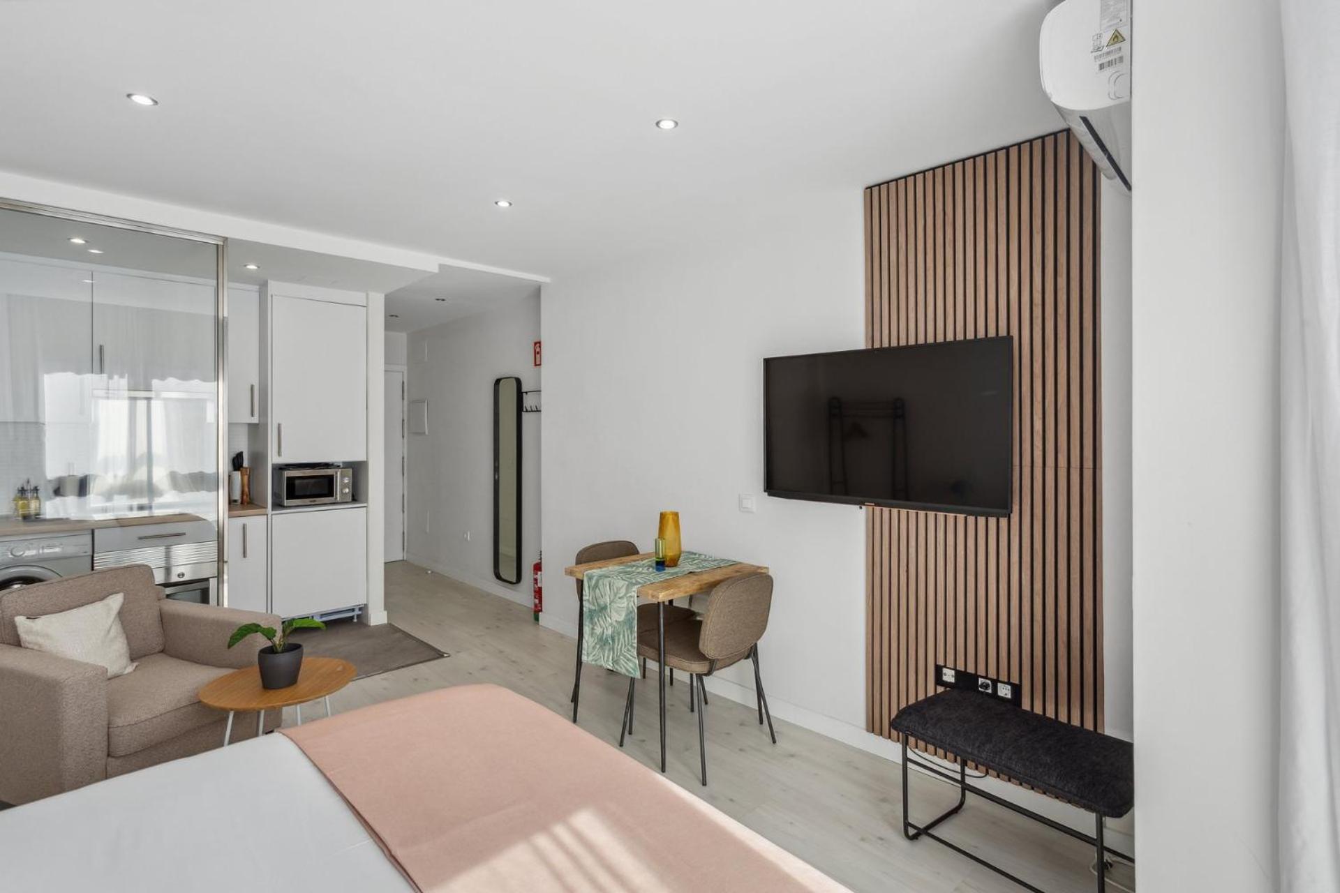Limehome Madrid Calle De La Paloma Exterior photo